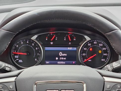 Used 2024 GMC Terrain SLT image 16