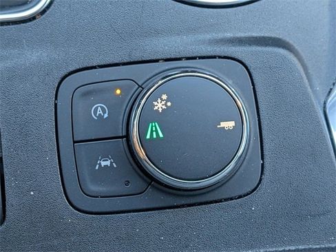 Used 2023 Chevrolet Traverse RS image 24