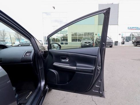 Used 2017 Toyota Prius V Four image 39