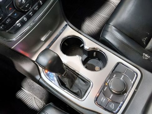 Used 2018 Jeep Grand Cherokee Limited image 27