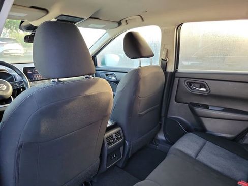 Used 2024 Nissan Rogue SV image 30