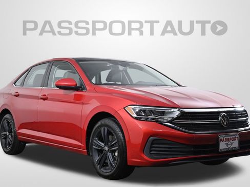 Used 2024 Volkswagen Jetta SE image 3