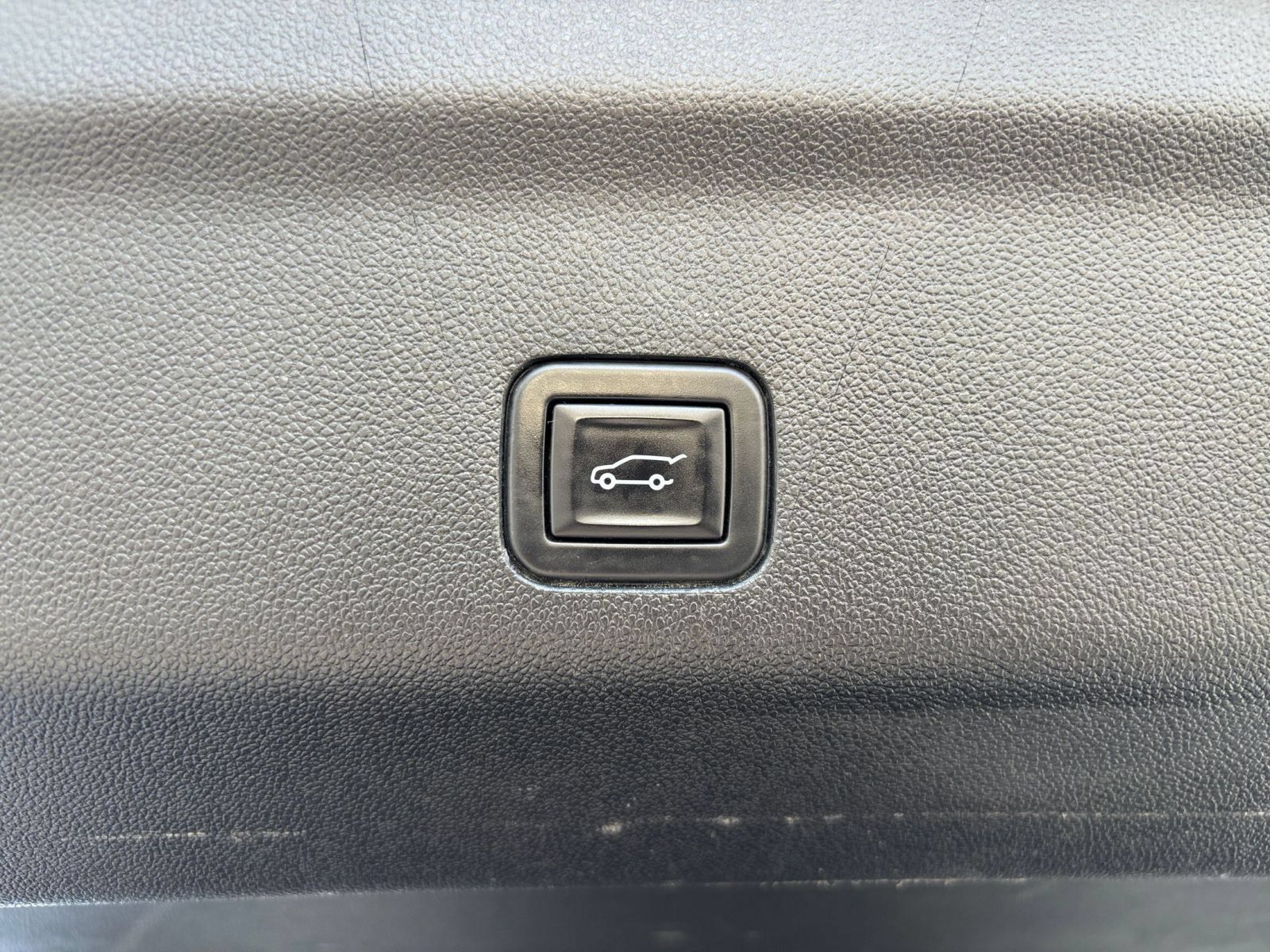 Used 2023 Chevrolet Tahoe LT w/ Luxury Package RWD image 24