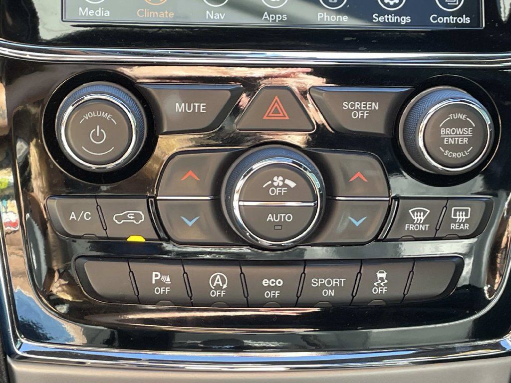 Used 2020 Jeep Grand Cherokee Limited AWD/4WD image 30