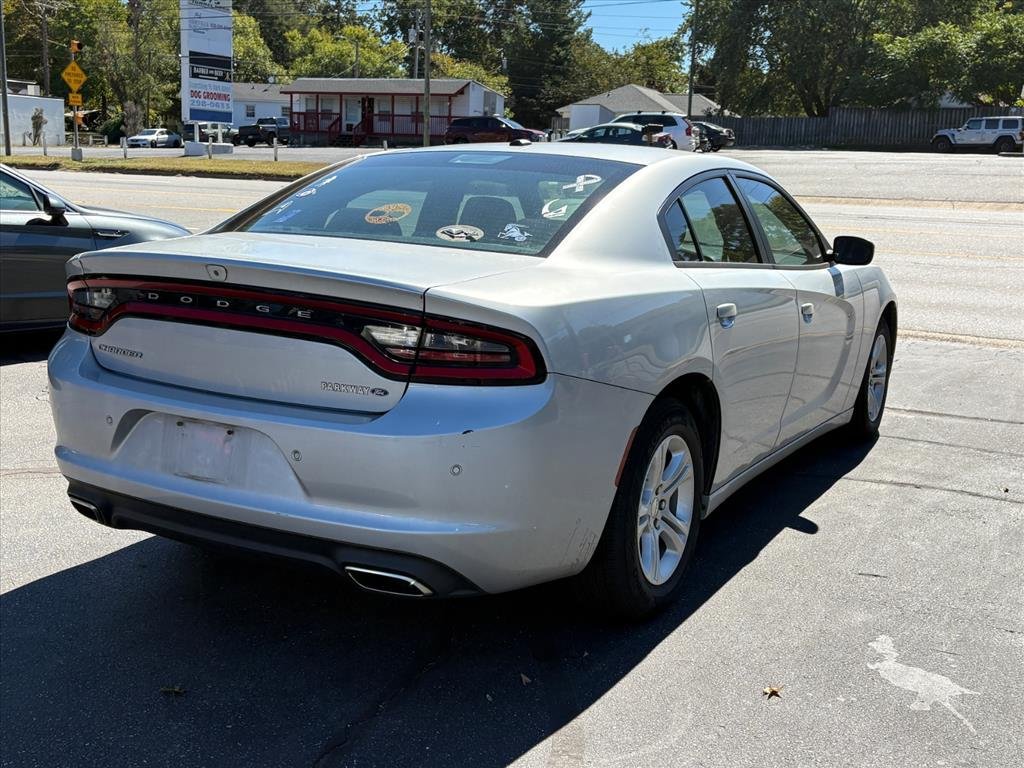 Used 2019 Dodge Charger SXT RWD image 4