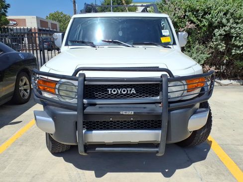 Used 2012 Toyota FJ Cruiser 2WD w/ Convenience Pkg image 2
