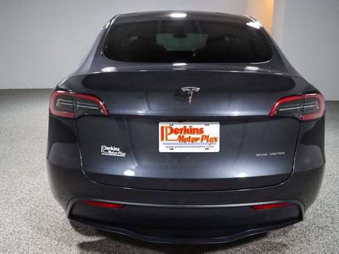 Used 2025 Tesla Model Y Long Range AWD/4WD image 8