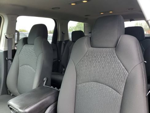 Used 2009 GMC Acadia SLE w/ Preferred Package FWD image 12