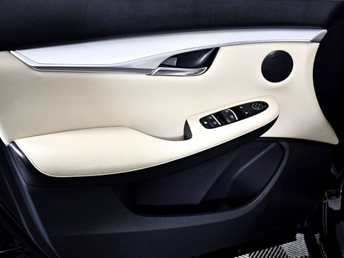 Used 2021 INFINITI QX50 Luxe w/ Cargo Package image 15