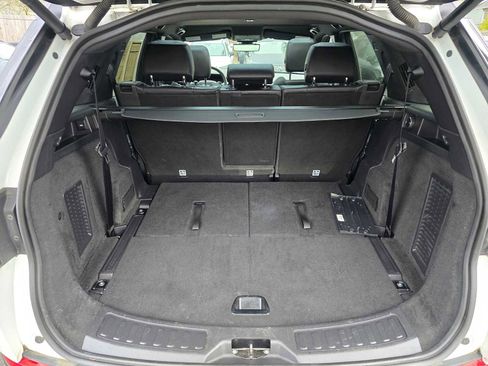 Used 2020 Land Rover Discovery Sport SE image 16