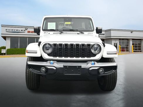 Used 2024 Jeep Wrangler Unlimited w/ Convenience Group AWD/4WD image 8