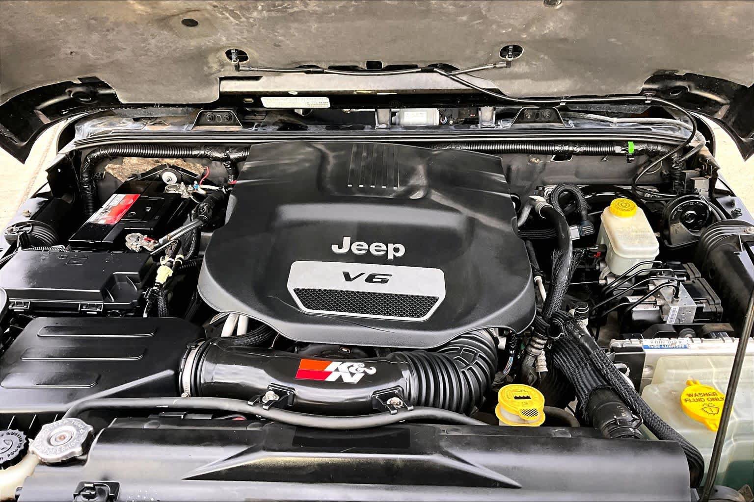 Used 2014 Jeep Wrangler Unlimited Sahara AWD/4WD image 31