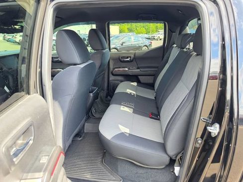 Used 2022 Toyota Tacoma TRD Sport AWD/4WD image 22