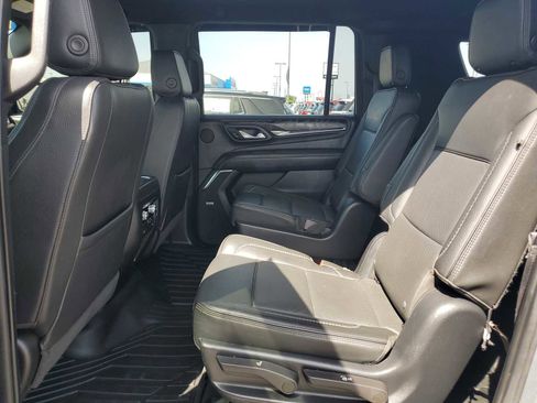 Used 2023 GMC Yukon XL Denali image 14