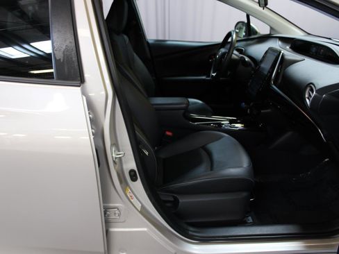 Used 2021 Toyota Prius Prime XLE FWD image 39