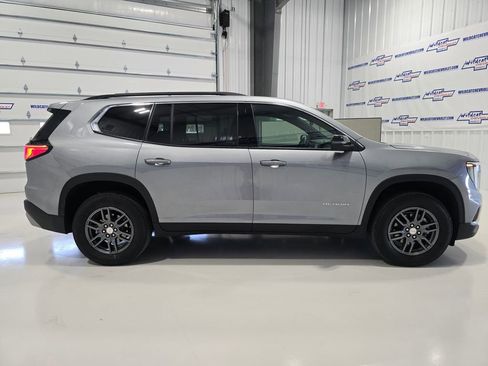Used 2025 GMC Acadia Elevation image 9