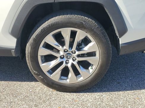 Used 2019 Toyota RAV4 Limited image 11