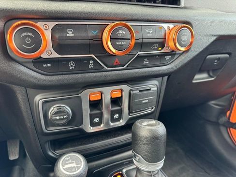 Used 2025 Jeep Wrangler Sport AWD/4WD image 15