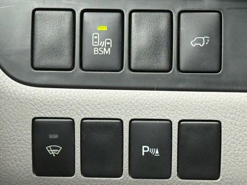 Used 2015 Toyota Highlander Limited image 16