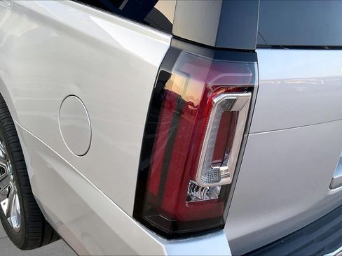 Used 2015 GMC Yukon XL Denali w/ Premium Package AWD/4WD image 26