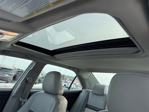 Used 2014 Toyota Camry L image 8