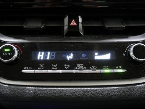 Used 2022 Toyota Corolla LE image 19