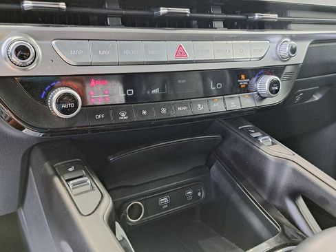 Used 2025 Kia Telluride S FWD image 16