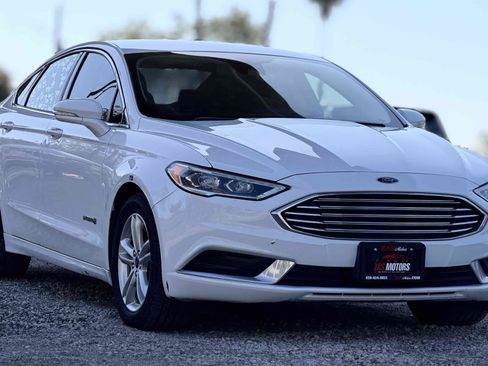 Used 2018 Ford Fusion SE w/ Equipment Group 602A FWD image 4