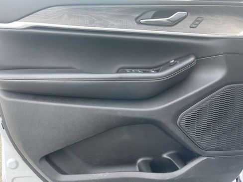 Certified 2024 Jeep Grand Cherokee L Limited w/ Luxury Tech Group II image 29