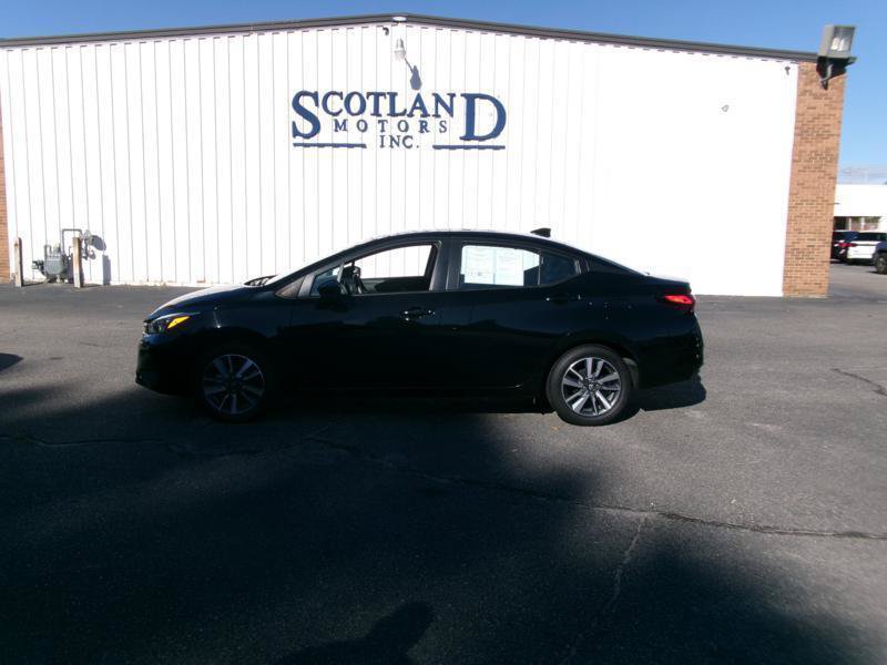 Used 2025 Nissan Versa SV FWD image 1