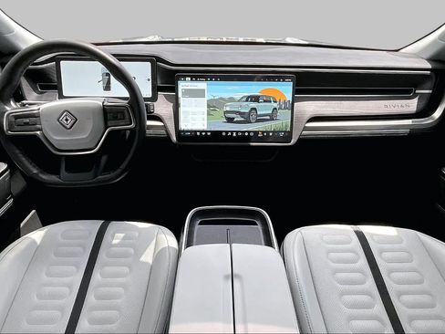 Used 2025 Rivian R1S Adventure AWD/4WD image 14