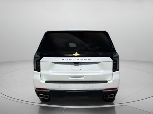 Used 2025 Chevrolet Suburban High Country image 4