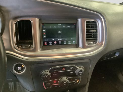 Used 2019 Dodge Charger SXT RWD image 12