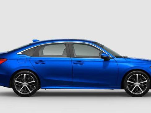 Used 2022 Honda Civic Touring image 2