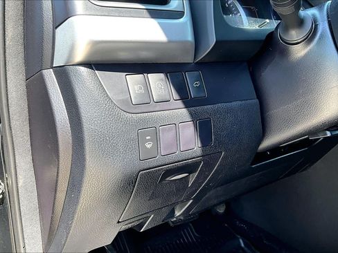 Used 2017 Toyota Highlander XLE AWD/4WD image 35
