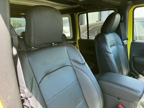 Used 2023 Jeep Wrangler Unlimited Sahara w/ Cold Weather Group AWD/4WD image 17