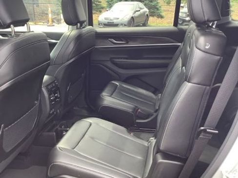 Used 2023 Jeep Grand Cherokee L Limited AWD/4WD image 18