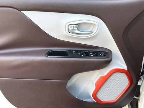 Used 2016 Jeep Renegade Limited FWD image 20