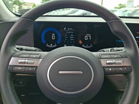 Certified 2025 Hyundai Kona SEL AWD/4WD image 18