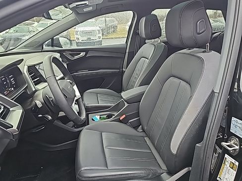 Used 2024 Audi Q4 e-tron Prestige image 3