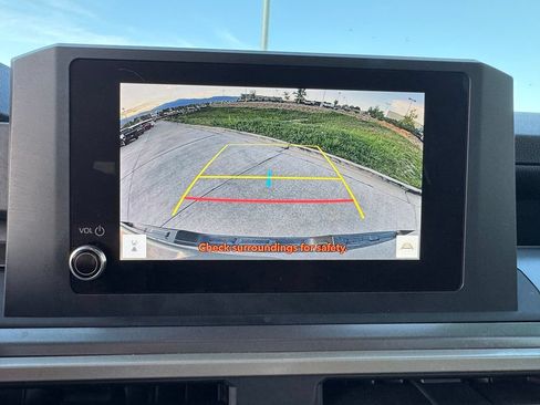 Used 2024 Toyota Tacoma SR5 AWD/4WD image 17