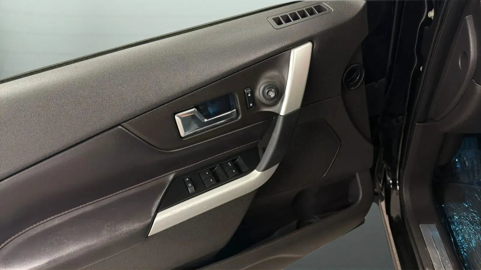 Used 2013 Ford Edge Limited FWD image 16