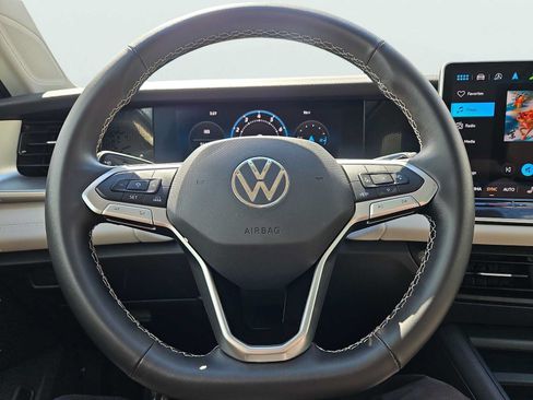 Used 2025 Volkswagen Tiguan SE w/ Panoramic Sunroof Package AWD/4WD image 29