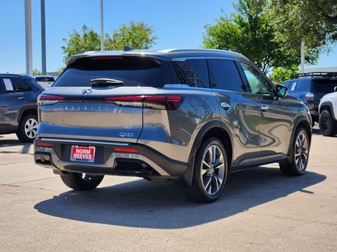 Used 2023 INFINITI QX60 Luxe w/ Vision Package FWD image 3