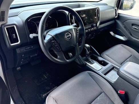 Used 2025 Nissan Frontier SV RWD image 10