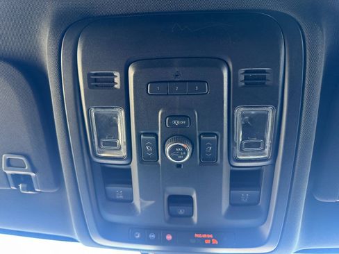 Used 2022 Chevrolet Suburban RST w/ Luxury Package AWD/4WD image 23