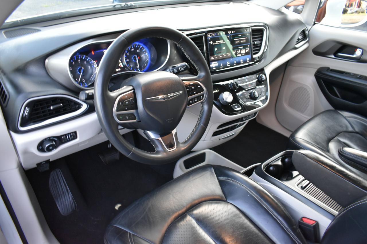 Used 2022 Chrysler Pacifica Touring-L FWD image 10