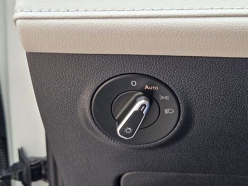 Certified 2025 Volkswagen Taos S image 27