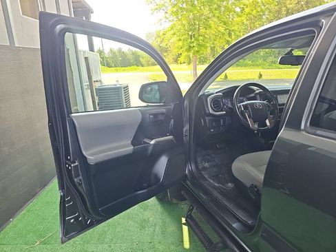 Used 2016 Toyota Tacoma SR5 w/ SR5 Appearance Package (SN) AWD/4WD image 34