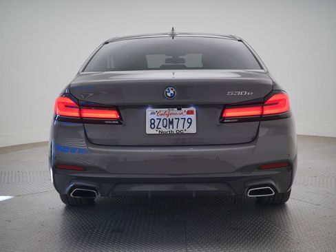 Used 2022 BMW 530e w/ Premium Package image 4